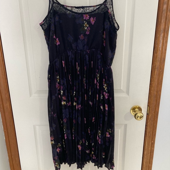 Dex Medium Pleated Lace Floral Adjustable Strap Dress - Picture 8 of 11